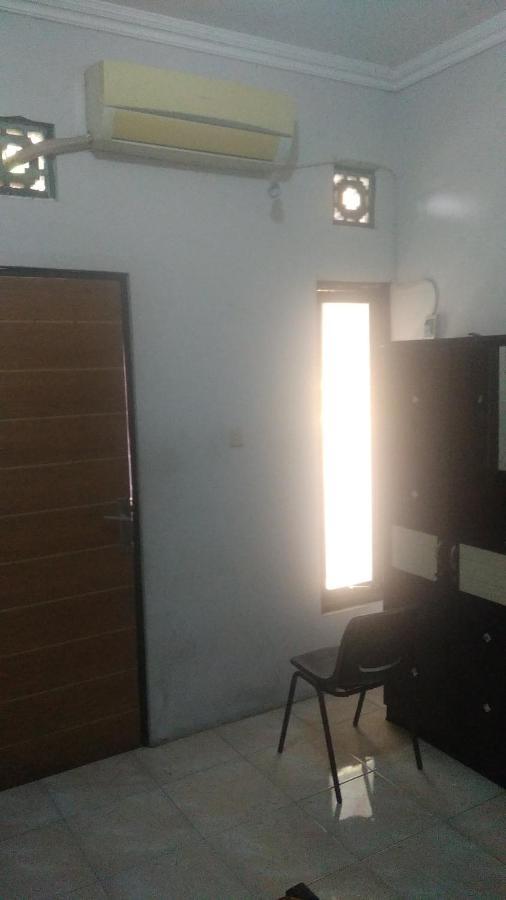 Kost Backpacker Hotel Sidoarjo Exterior foto