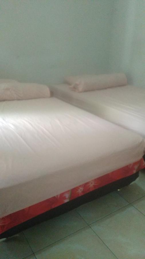 Kost Backpacker Hotel Sidoarjo Exterior foto