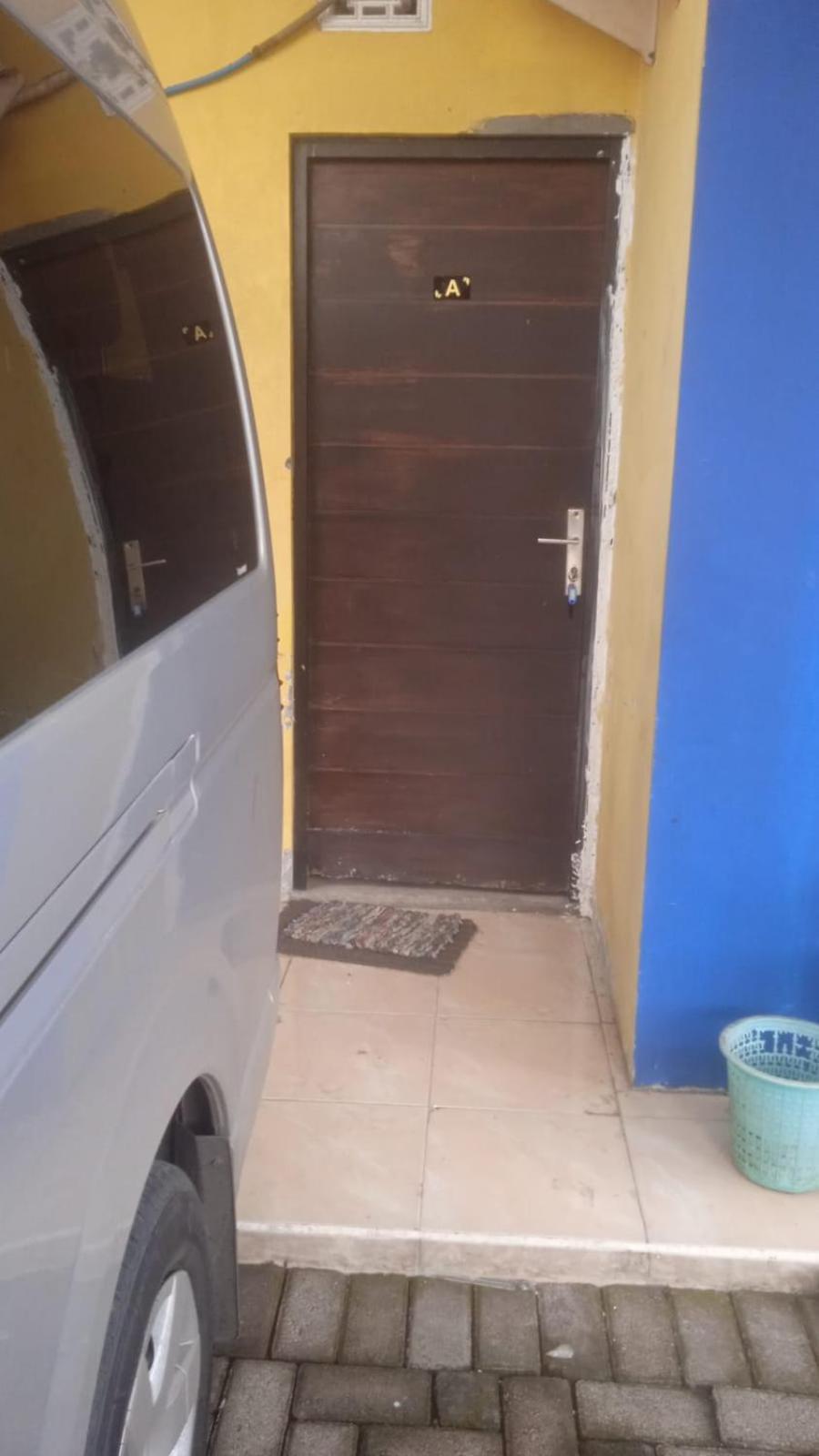 Kost Backpacker Hotel Sidoarjo Quarto foto